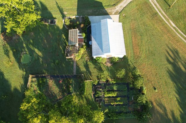 4824 Campbellsville Pike, Columbia, TN 38401