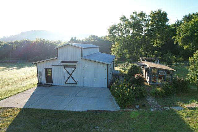4824 Campbellsville Pike, Columbia, TN 38401