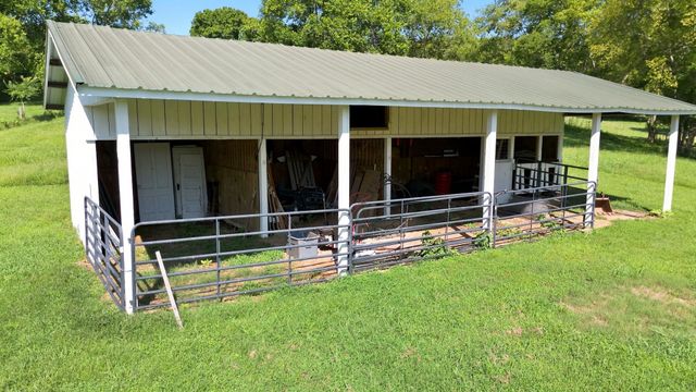 4824 Campbellsville Pike, Columbia, TN 38401