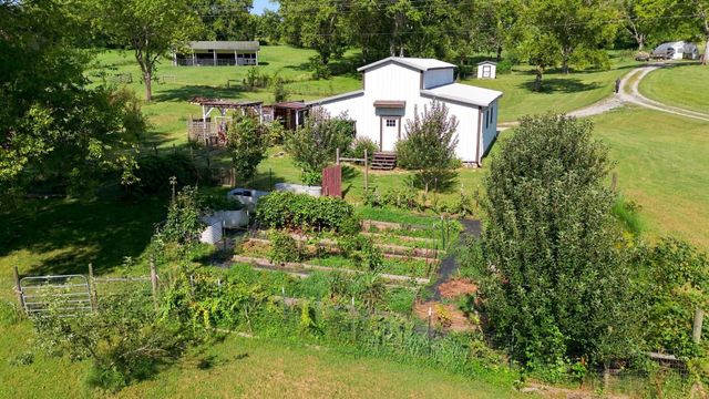 4824 Campbellsville Pike, Columbia, TN 38401