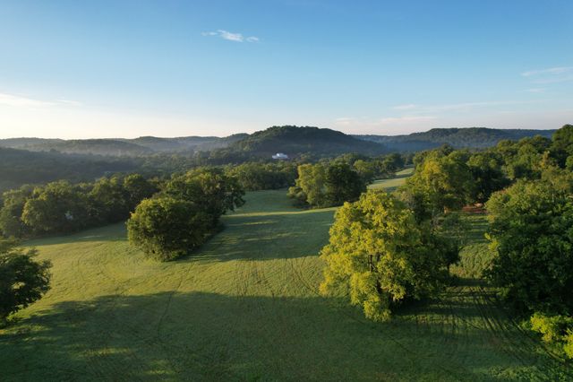 4824 Campbellsville Pike, Columbia, TN 38401