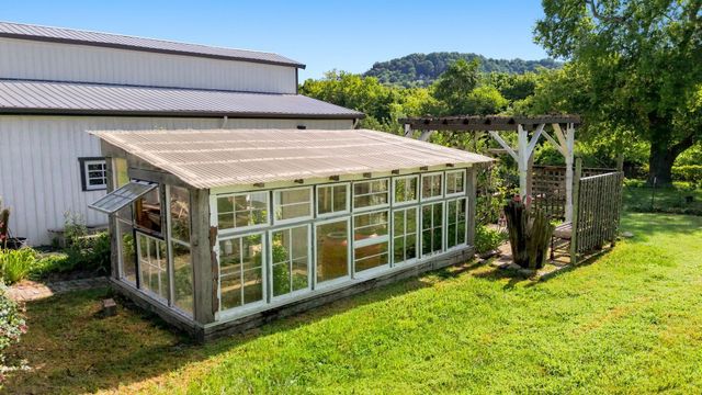 4824 Campbellsville Pike, Columbia, TN 38401