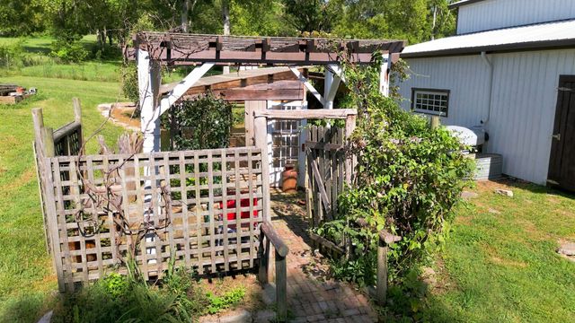4824 Campbellsville Pike, Columbia, TN 38401