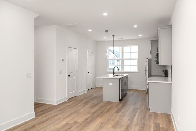 700 N DuPont Ave Unit 210, Madison, TN 37115