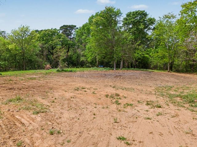 25033 Country Club Rd, Gladewater, TX 75647