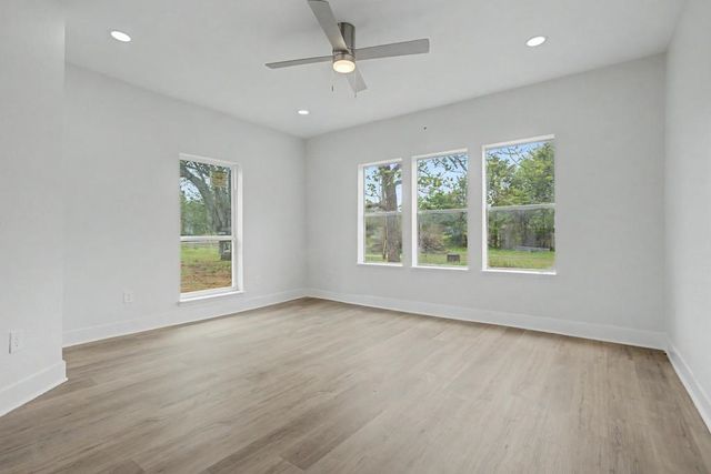 25033 Country Club Rd, Gladewater, TX 75647