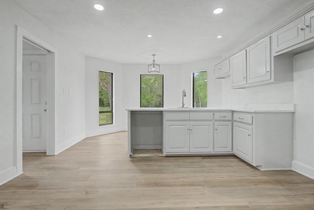 25033 Country Club Rd, Gladewater, TX 75647