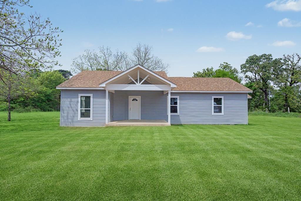 25033 Country Club Rd, Gladewater, TX 75647