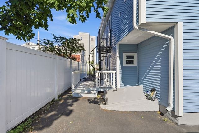 34 Underhill St 4, Winthrop, MA 02152