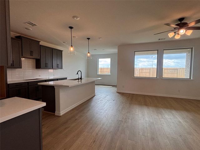 7719 Jade Crest Drive, Angleton, TX 77515