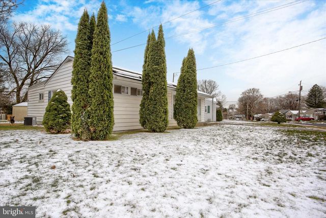 17 COURTLAND RD, Camp Hill, PA 17011