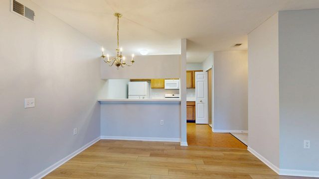 2767 S Knightsbridge Circle, Ann Arbor, MI 48105