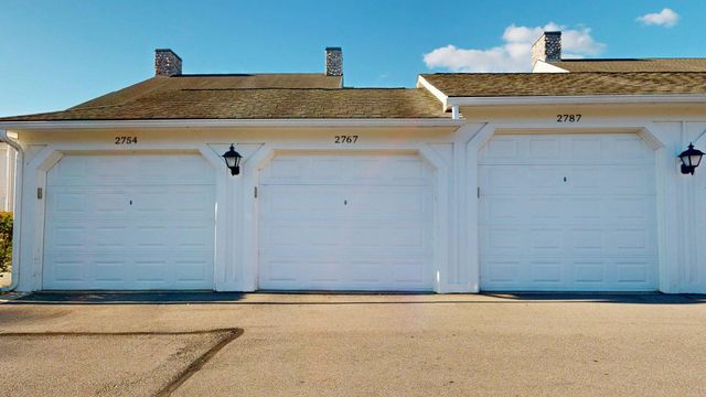 2767 S Knightsbridge Circle, Ann Arbor, MI 48105