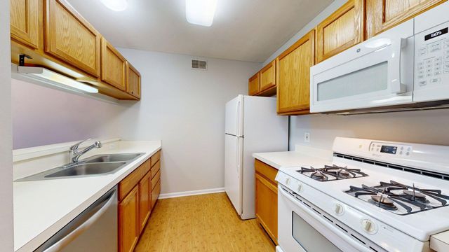 2767 S Knightsbridge Circle, Ann Arbor, MI 48105