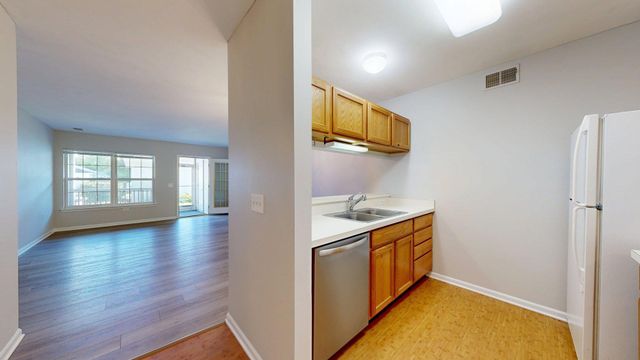2767 S Knightsbridge Circle, Ann Arbor, MI 48105