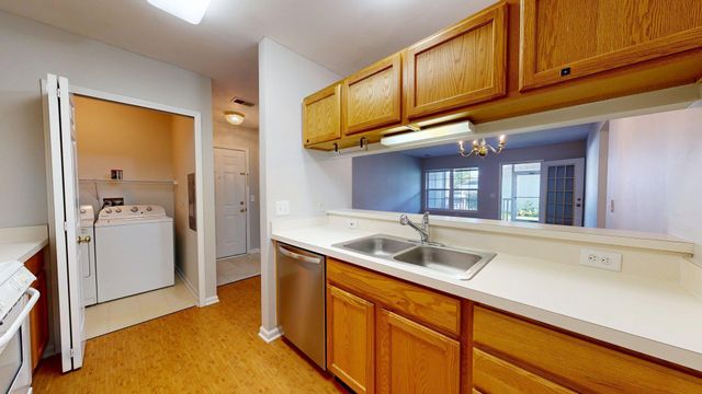2767 S Knightsbridge Circle, Ann Arbor, MI 48105