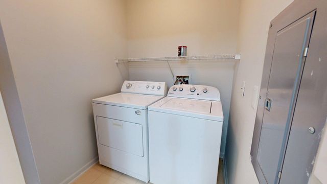 2767 S Knightsbridge Circle, Ann Arbor, MI 48105