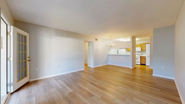 2767 S Knightsbridge Circle, Ann Arbor, MI 48105