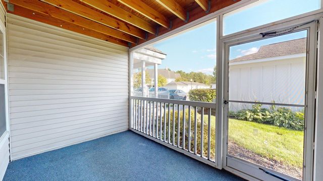 2767 S Knightsbridge Circle, Ann Arbor, MI 48105