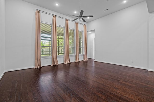 116 Texon DR, Liberty Hill, TX 78642