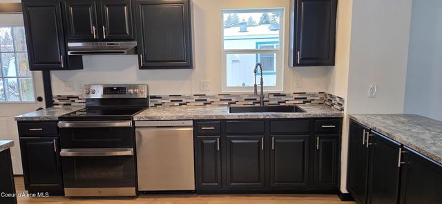 8220 W BORDON CT, Rathdrum, ID 83858