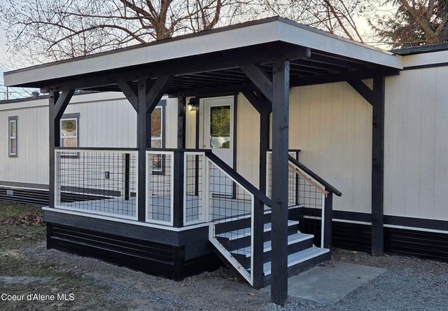 8220 W BORDON CT, Rathdrum, ID 83858