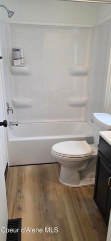 8220 W BORDON CT, Rathdrum, ID 83858