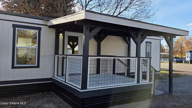 8220 W BORDON CT, Rathdrum, ID 83858