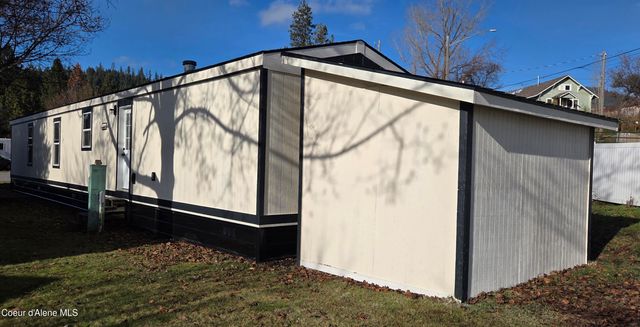 8220 W BORDON CT, Rathdrum, ID 83858