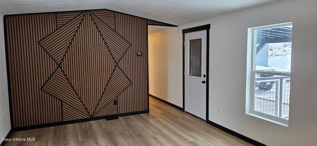 8220 W BORDON CT, Rathdrum, ID 83858