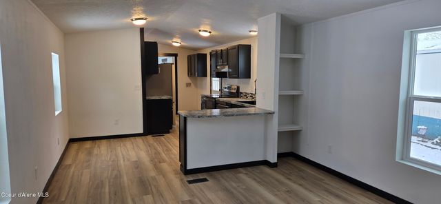 8220 W BORDON CT, Rathdrum, ID 83858