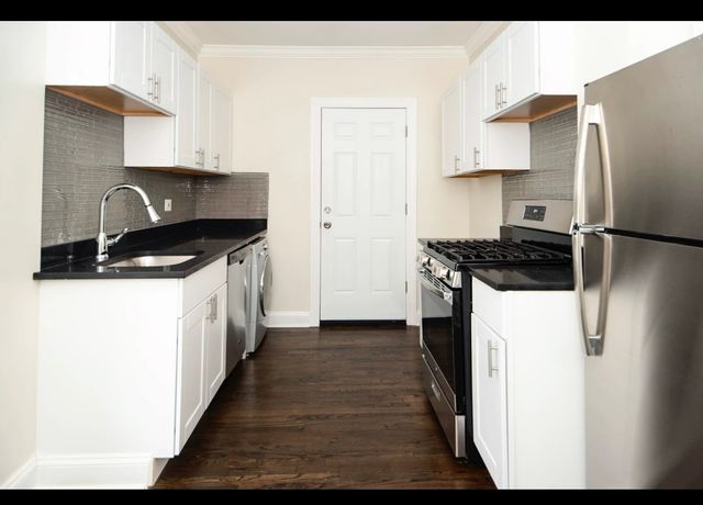 3821 N Greenview Avenue 2E, Chicago, IL 60613