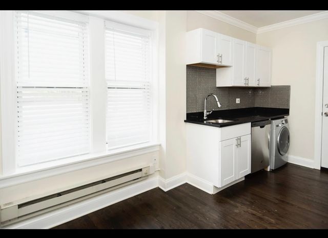 3821 N Greenview Avenue 2E, Chicago, IL 60613