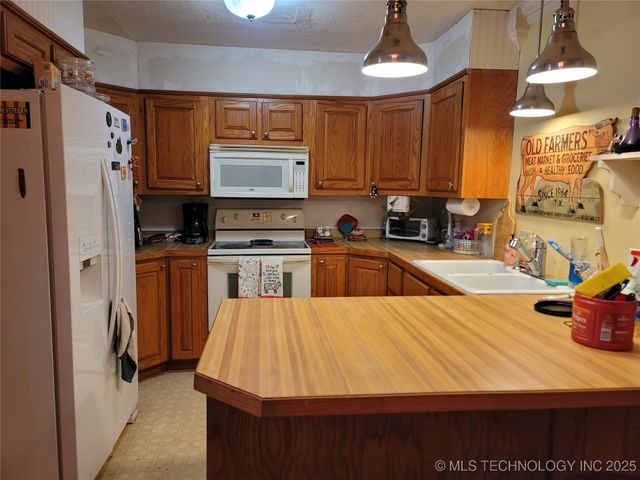 416036 La Vista Drive, Checotah, OK 74426