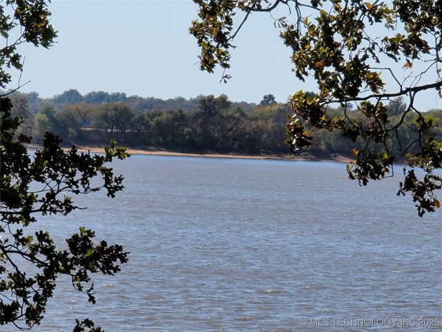 416036 La Vista Drive, Checotah, OK 74426