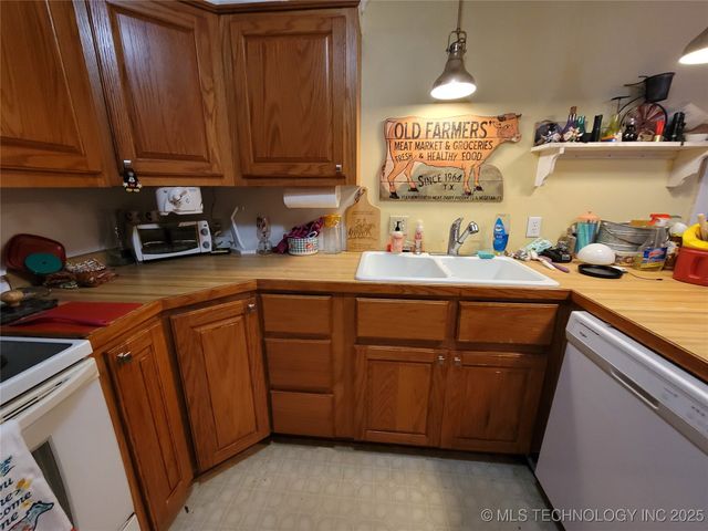 416036 La Vista Drive, Checotah, OK 74426