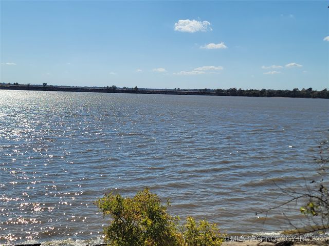 416036 La Vista Drive, Checotah, OK 74426