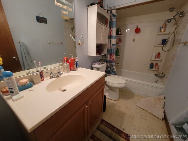 416036 La Vista Drive, Checotah, OK 74426