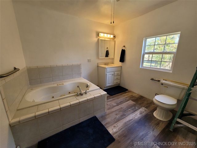 416036 La Vista Drive, Checotah, OK 74426