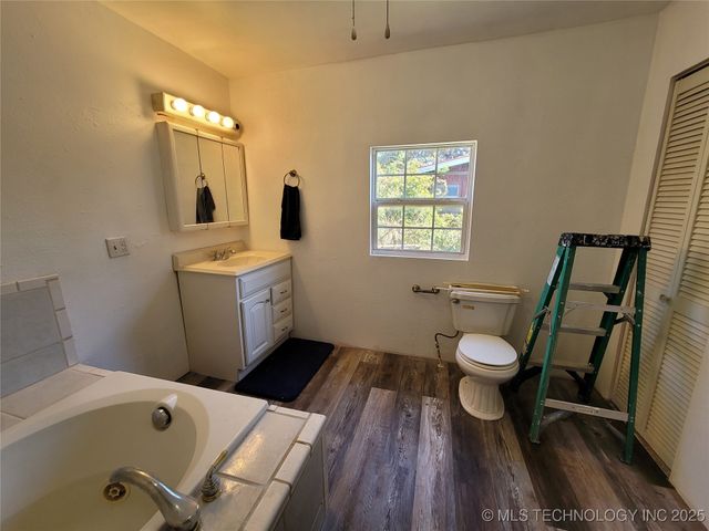 416036 La Vista Drive, Checotah, OK 74426