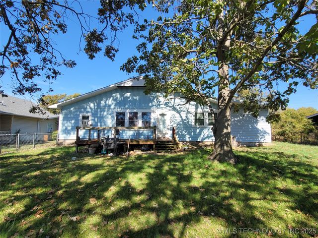 416036 La Vista Drive, Checotah, OK 74426