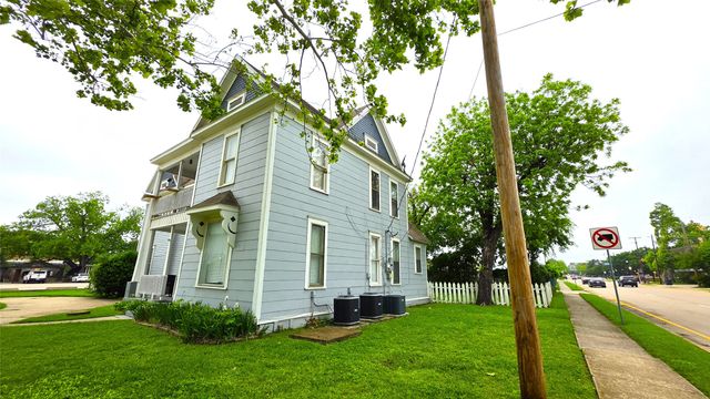 145 N Kealy Street 2, Lewisville, TX 75057