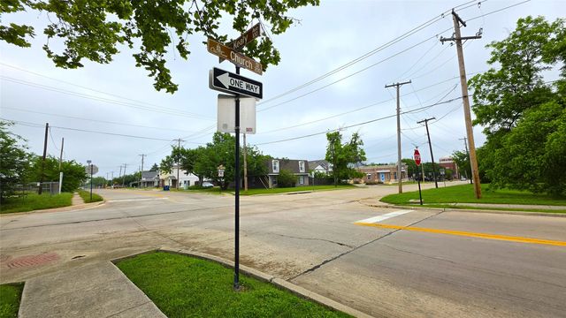 145 N Kealy Street 2, Lewisville, TX 75057