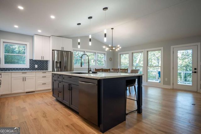 250 Harbor Heights Circle, Lavonia, GA 30553