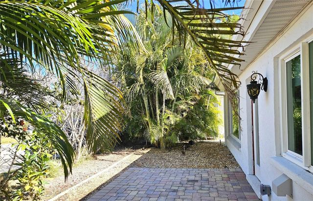 805 SPANISH DRIVE N, Longboat Key, FL 34228