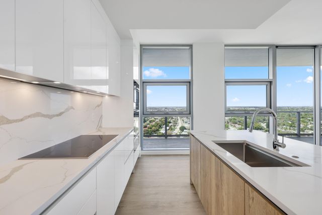 220 Lake Shore Drive 1823, Lake Park, FL 33403