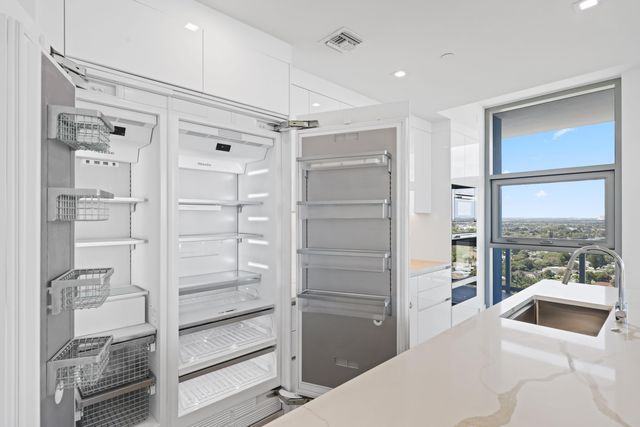 220 Lake Shore Drive 1823, Lake Park, FL 33403