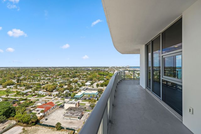 220 Lake Shore Drive 1823, Lake Park, FL 33403