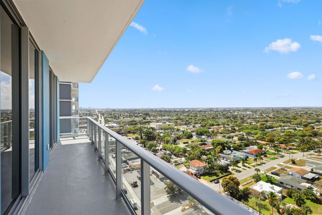 220 Lake Shore Drive 1823, Lake Park, FL 33403