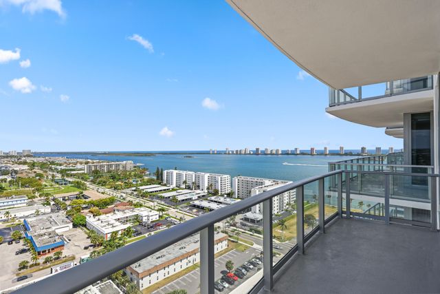 220 Lake Shore Drive 1823, Lake Park, FL 33403